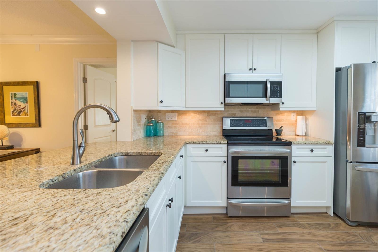 LA PUERTA DEL SOL CONDO - Residential