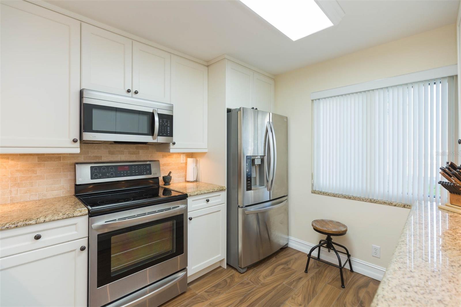 LA PUERTA DEL SOL CONDO - Residential