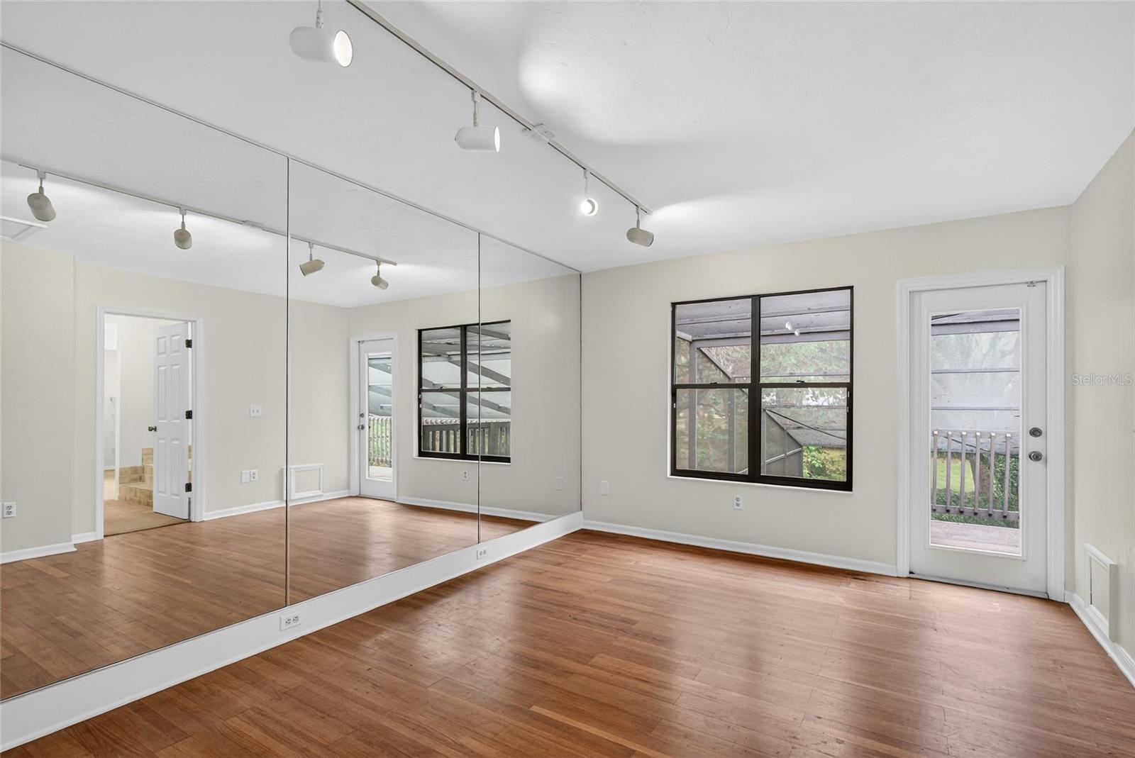 THOUSAND OAKS - Residential