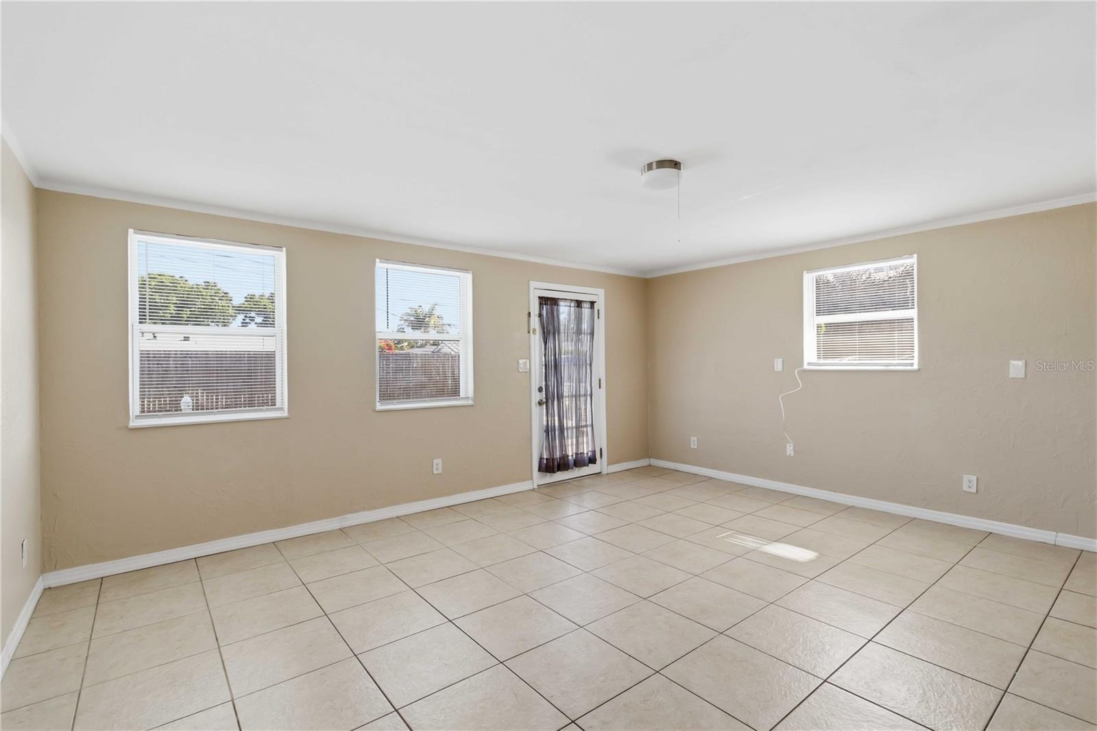 LAKE RIDGE - Residential