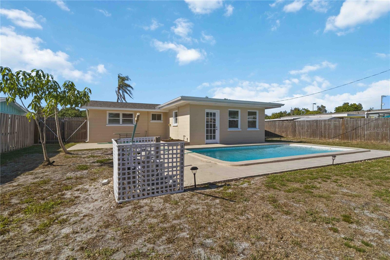 LAKE RIDGE - Residential