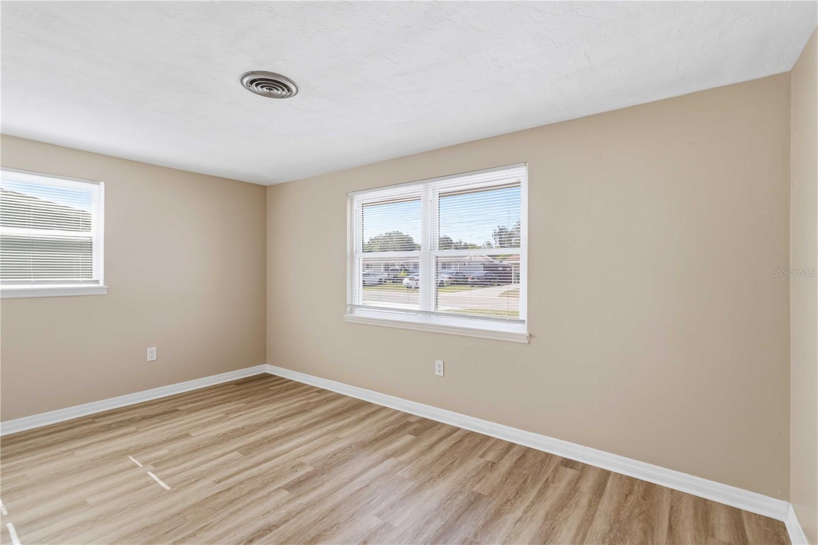 LAKE RIDGE - Residential
