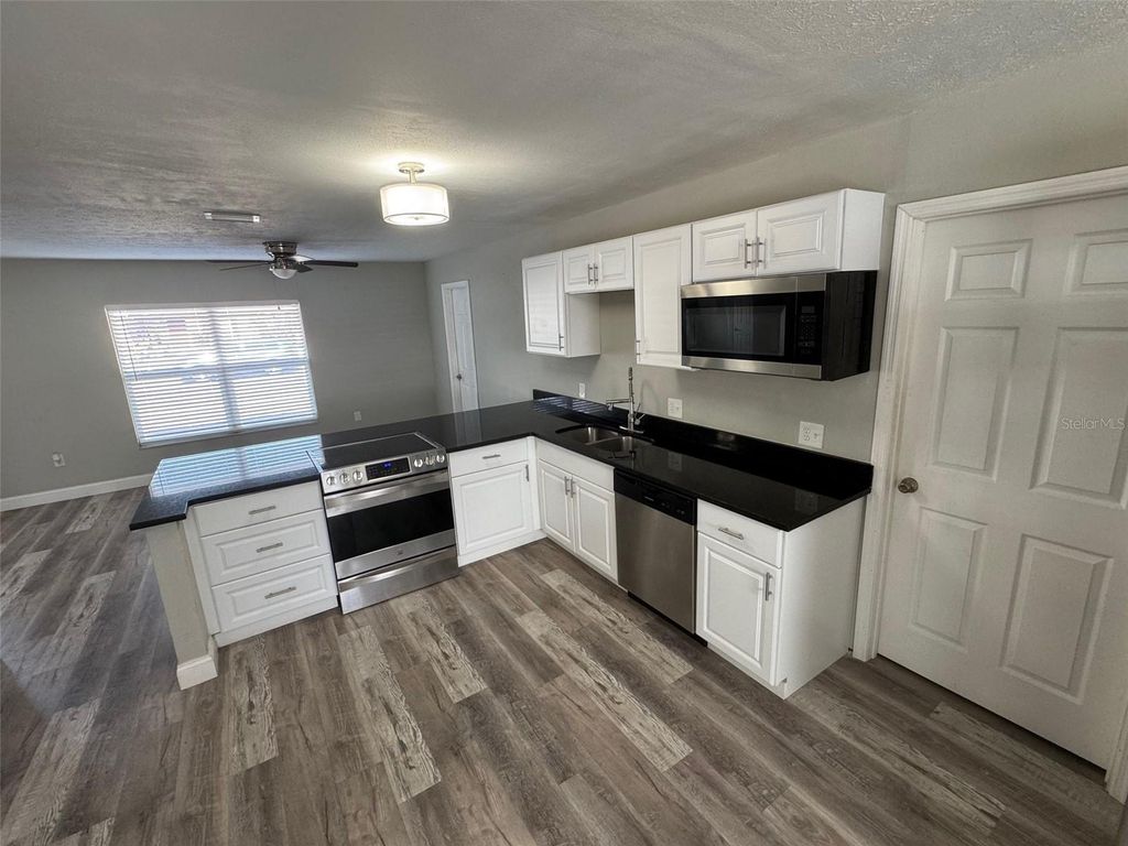 Photo of 1215 Windsor Circle, Brandon, FL 33510 (MLS # TB8392801)