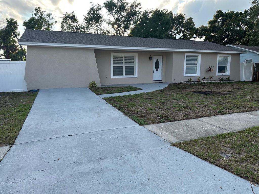 Photo of 1215 Windsor Circle, Brandon, FL 33510 (MLS # TB8392801)