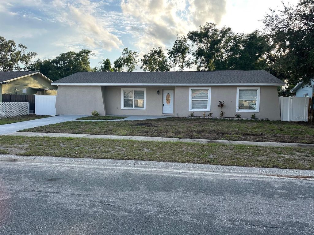 Photo of 1215 Windsor Circle, Brandon, FL 33510 (MLS # TB8392801)