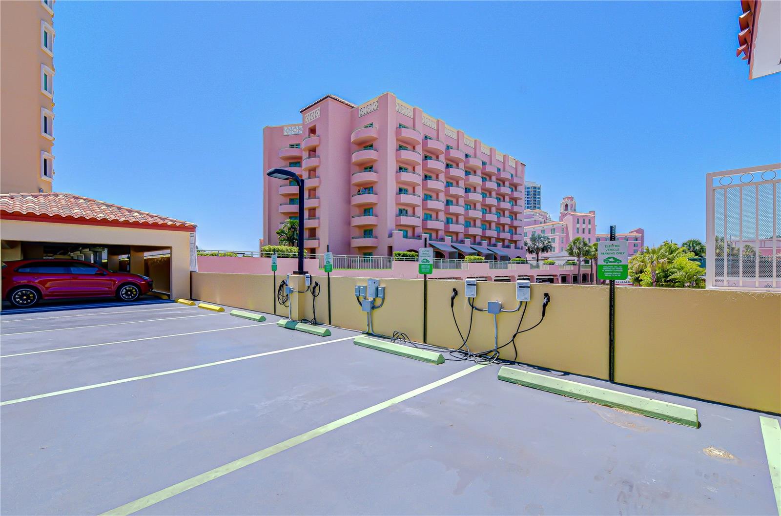 VINOY PLACE CONDO - Residential