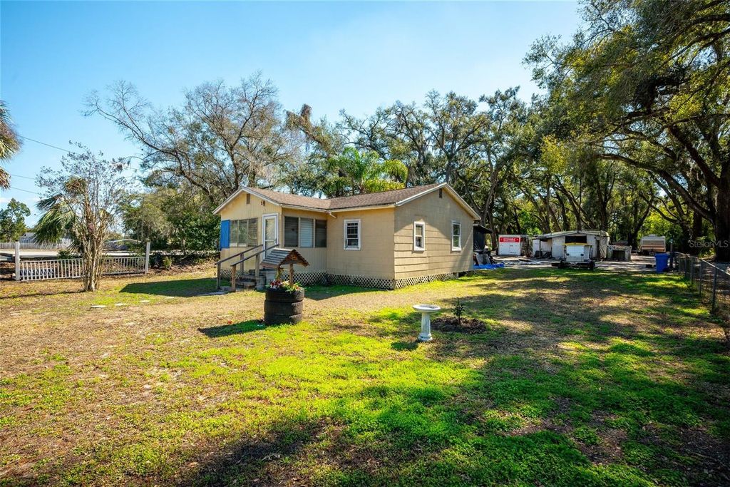 Photo of 10507 Main Street, Thonotosassa, FL 33592 (MLS # C7521515)