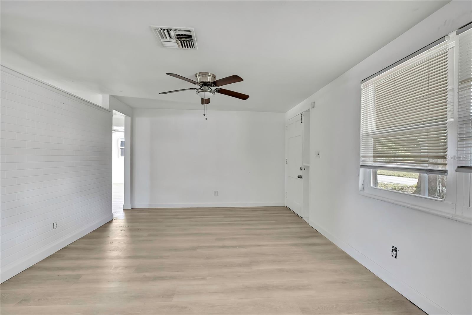 COLONIAL MANOR - Residential