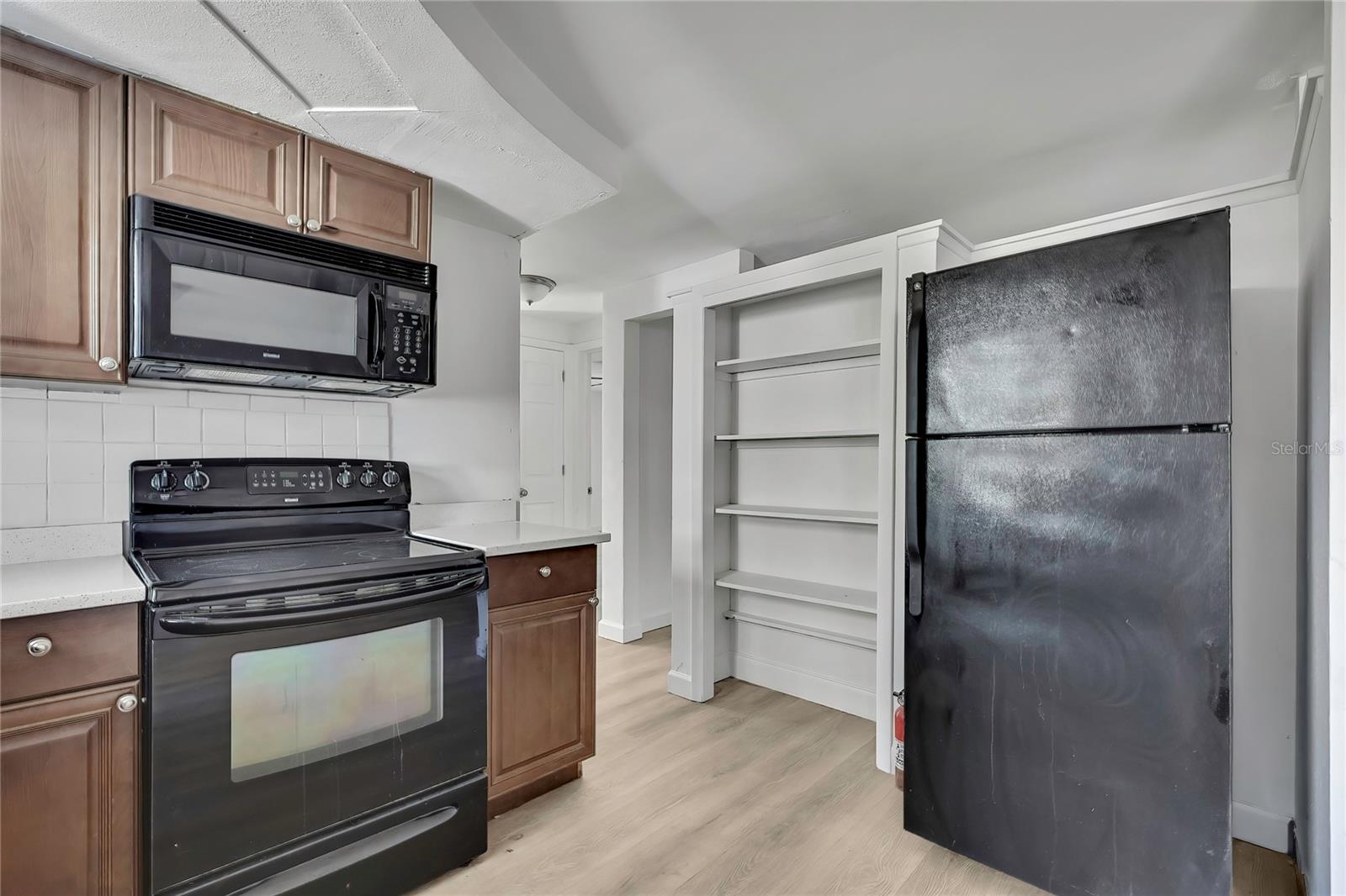 COLONIAL MANOR - Residential