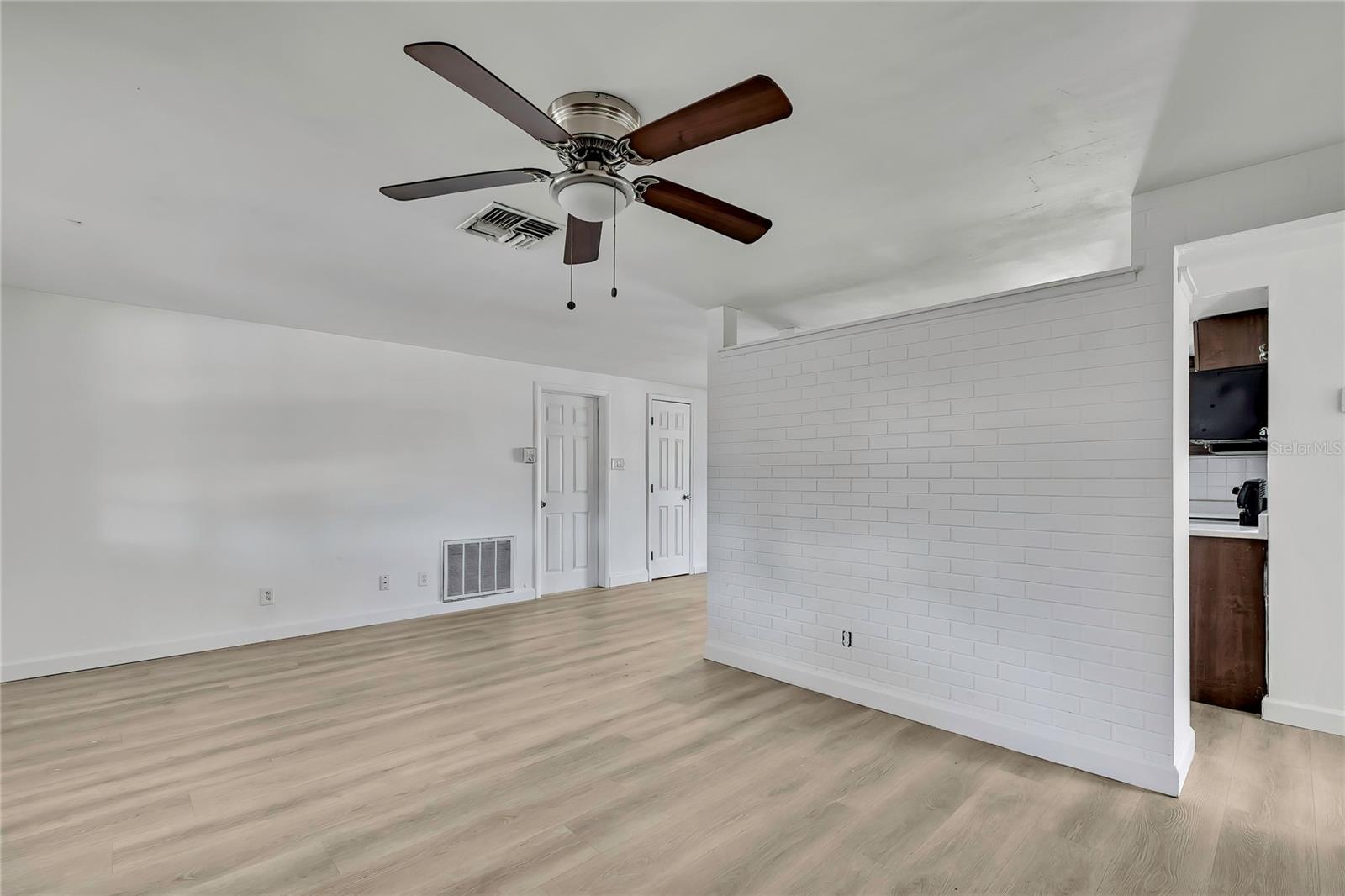 COLONIAL MANOR - Residential