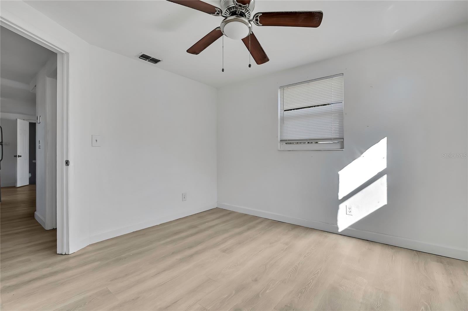 COLONIAL MANOR - Residential