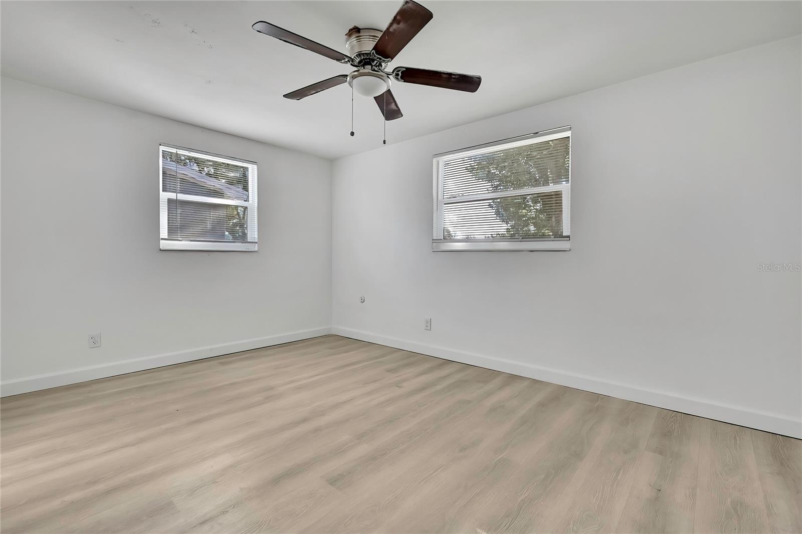 COLONIAL MANOR - Residential