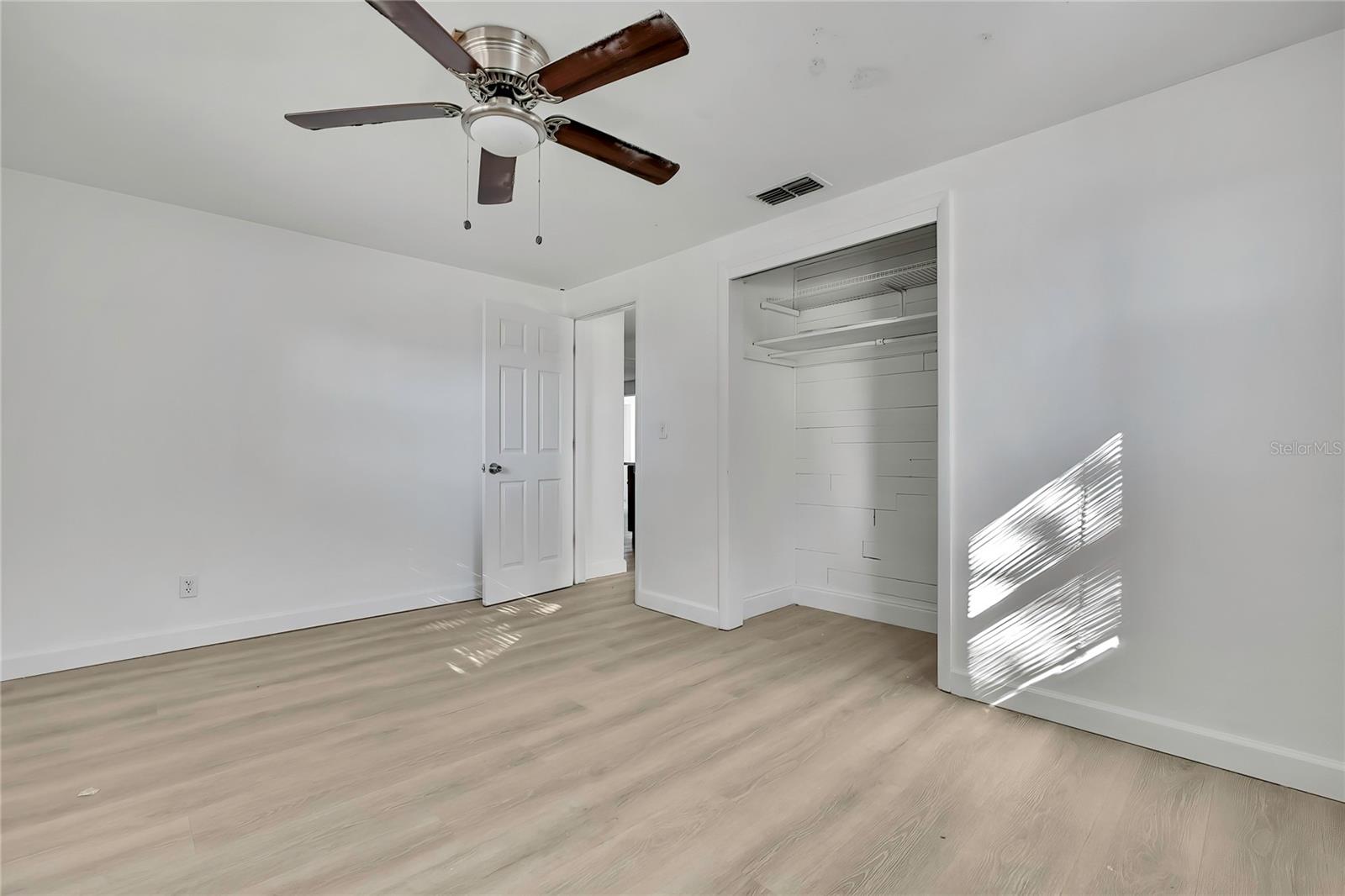 COLONIAL MANOR - Residential