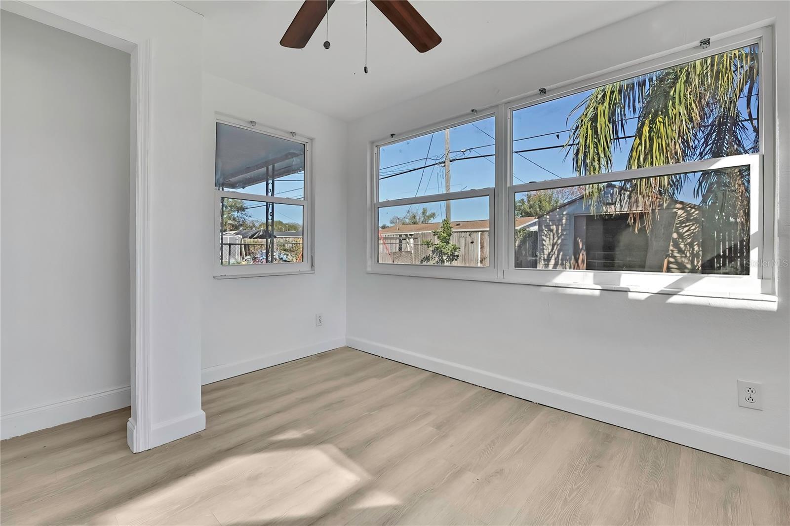 COLONIAL MANOR - Residential