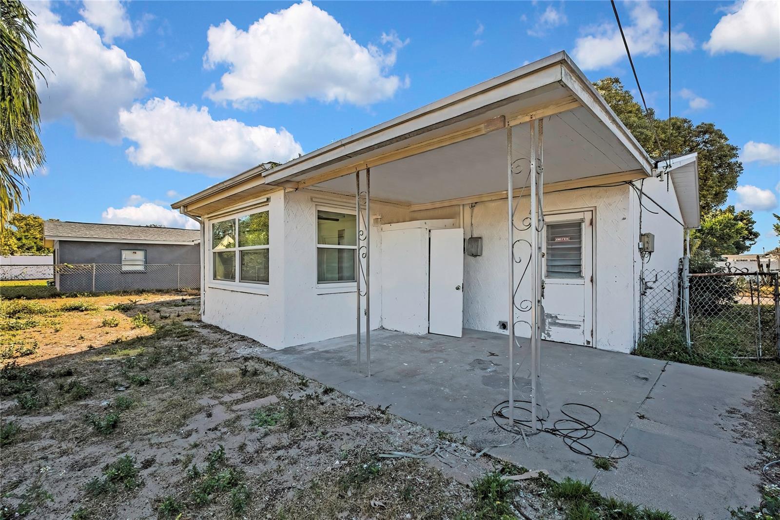 COLONIAL MANOR - Residential