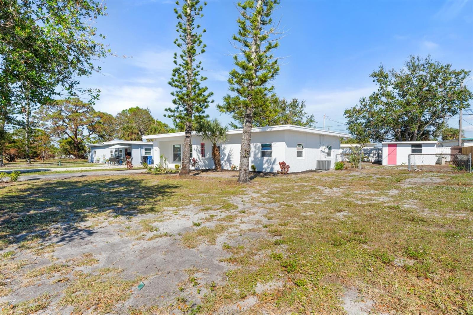 COUNTRY CLUB ESTATES - Residential