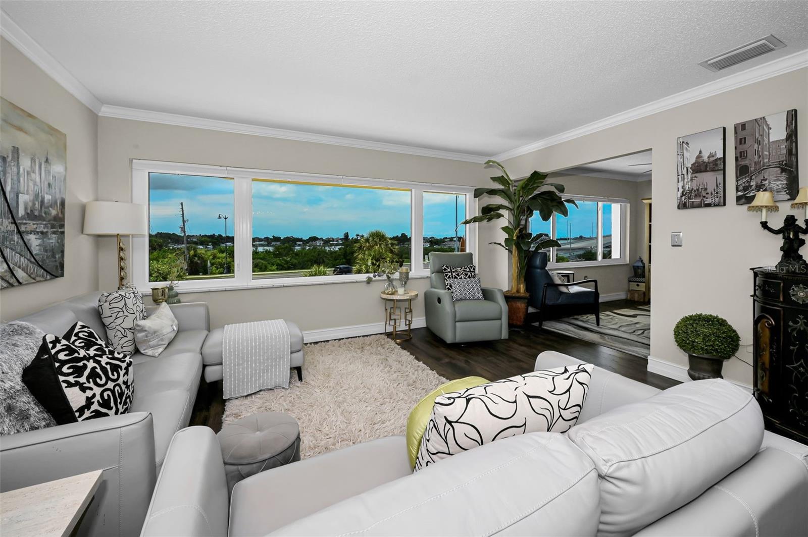100 BLUFF VIEW DRIVE 211C