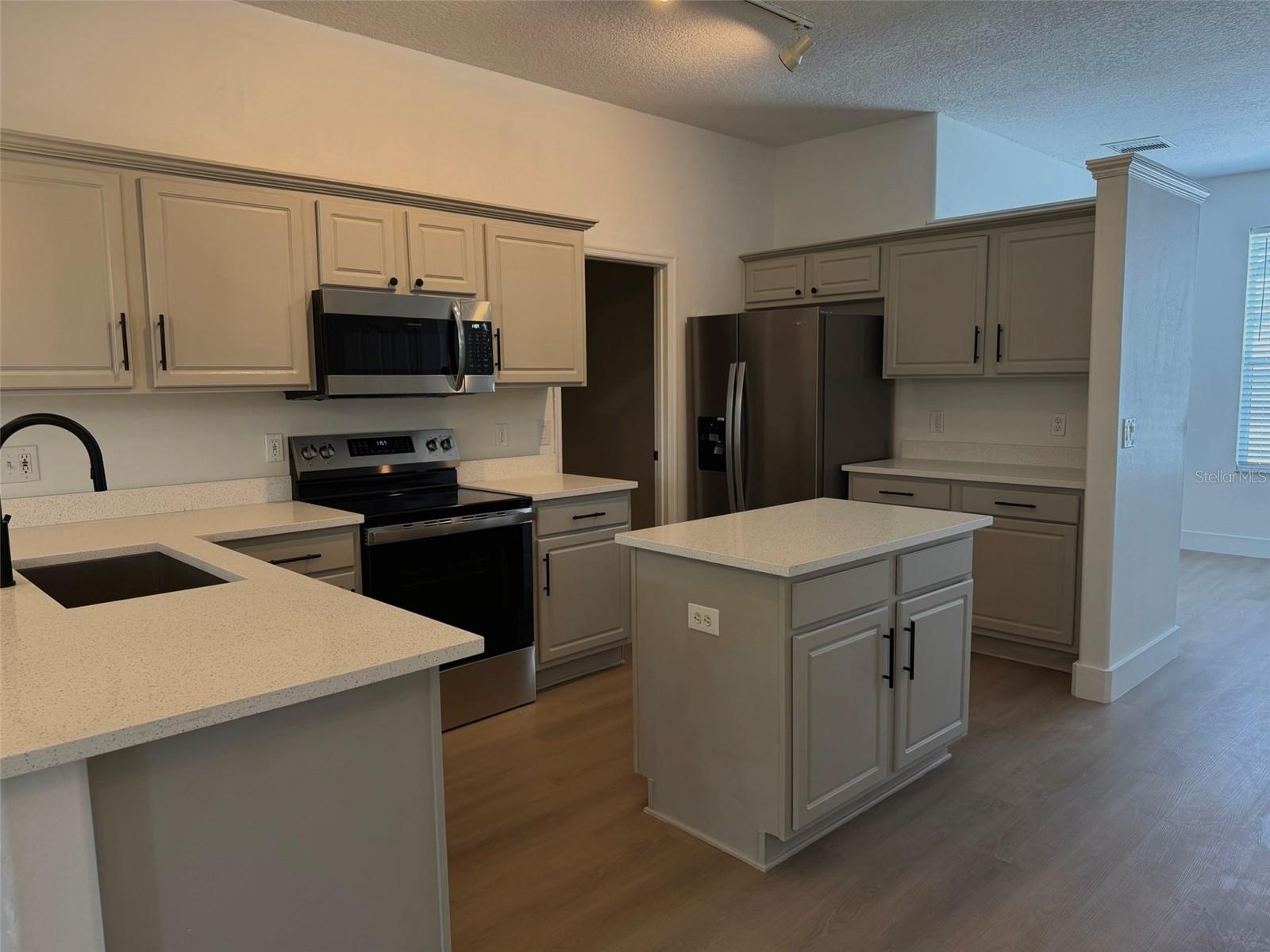 WEDGEWOOD COMMONS PH 02 - Residential Lease
