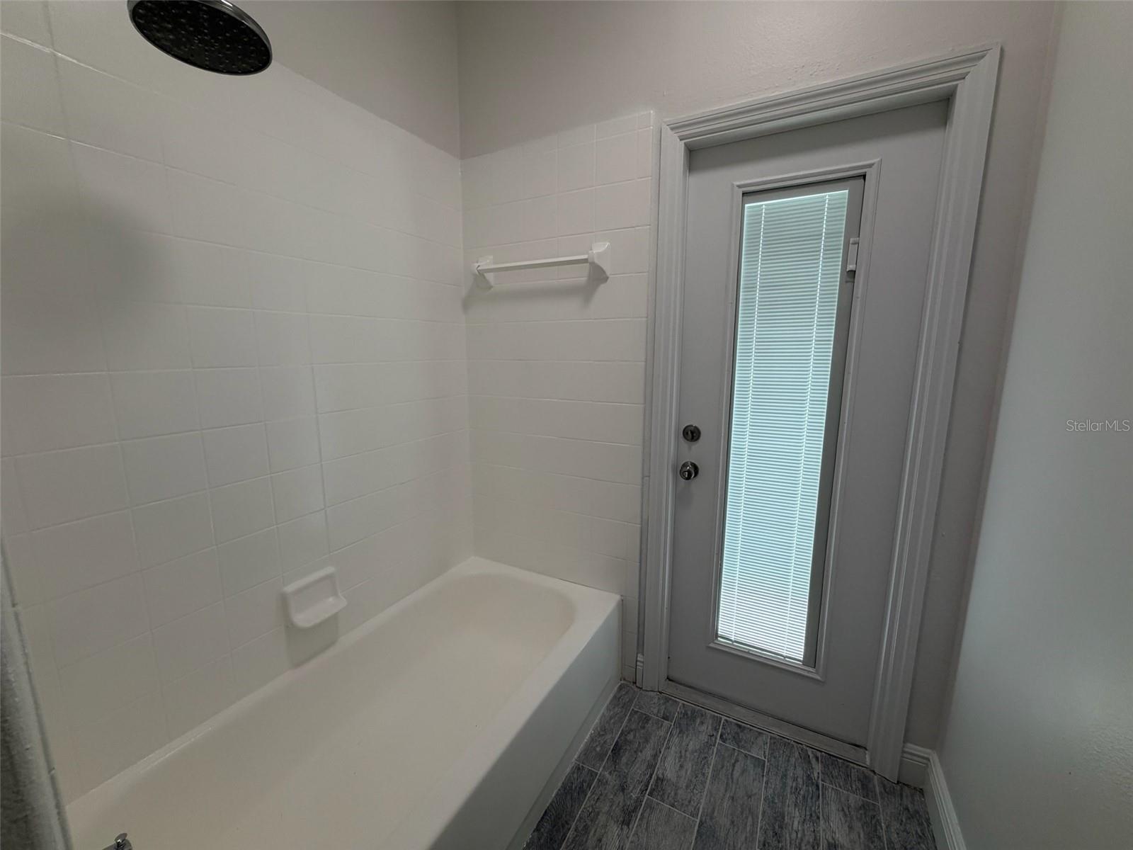 WEDGEWOOD COMMONS PH 02 - Residential Lease
