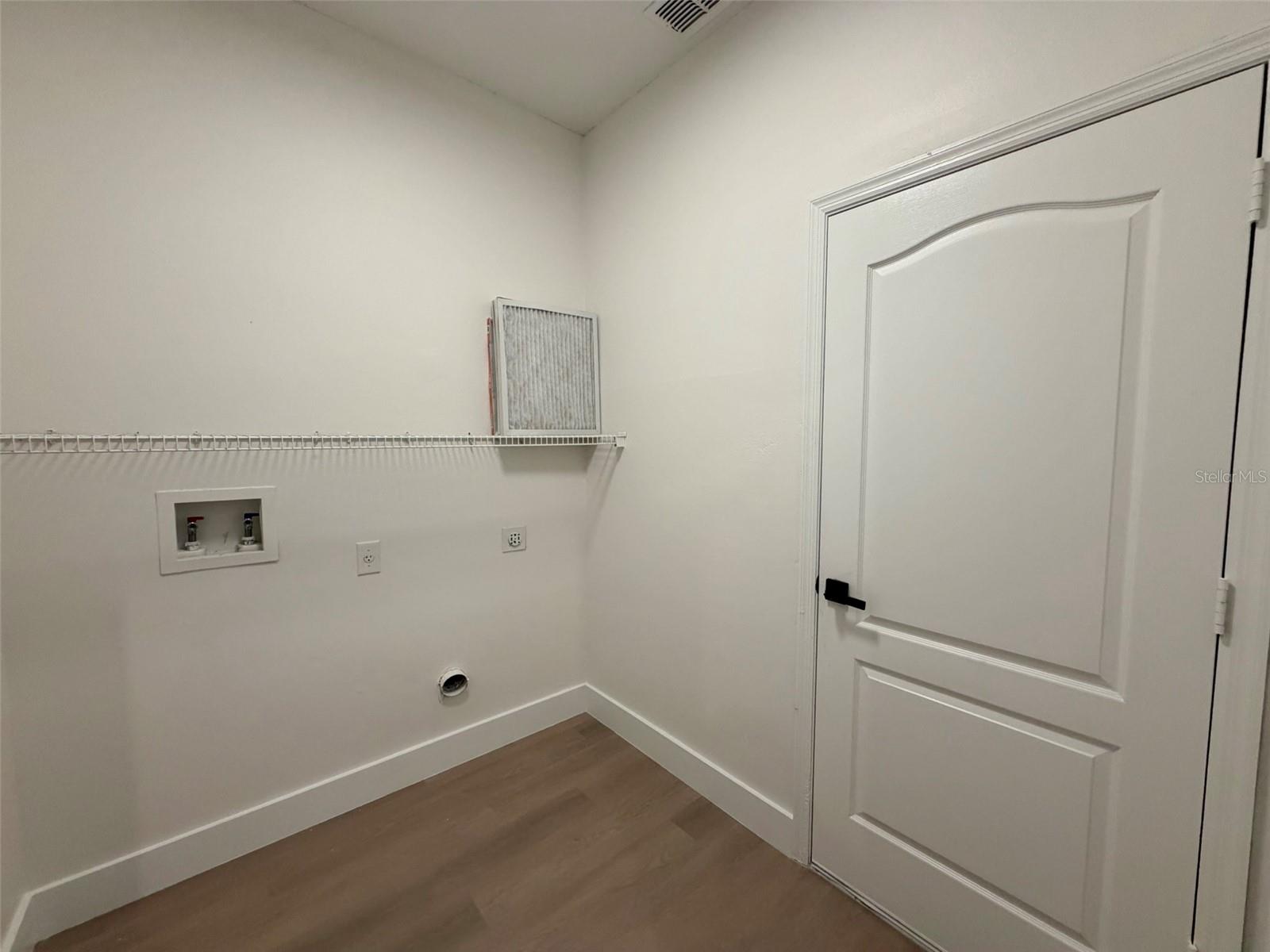 WEDGEWOOD COMMONS PH 02 - Residential Lease