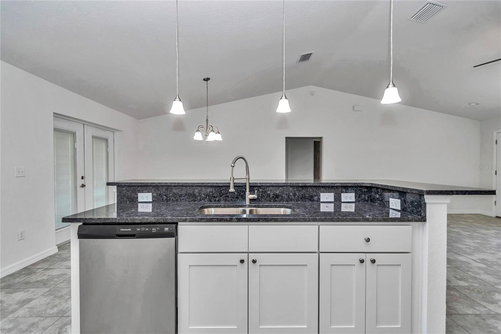 RAINBOW SPGS FIFTH RE - Residential