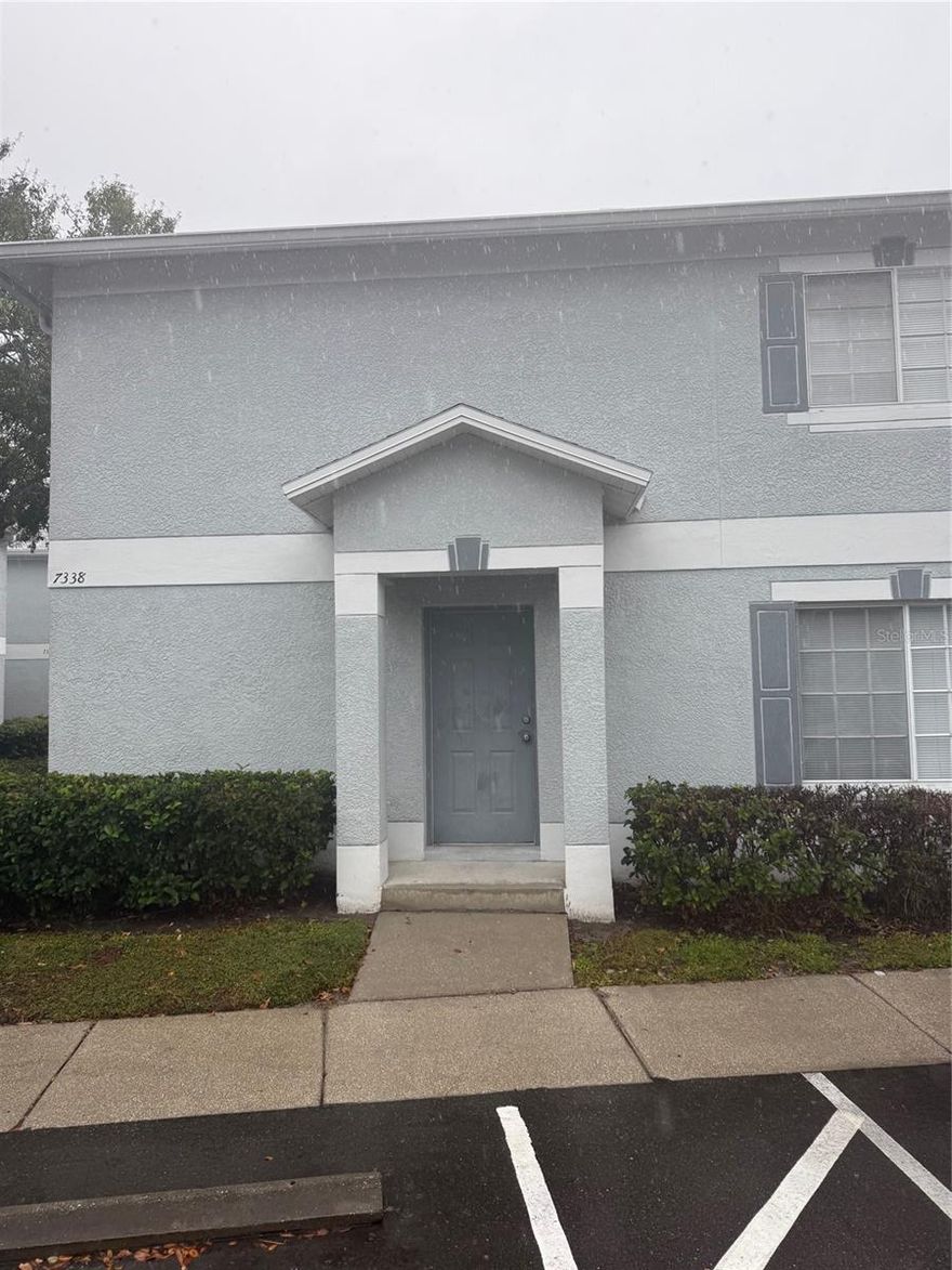3 BEDROOM/2.5 BATHROOM TOWNHOME LOCATED AT THE RIVERWALK AT WATERSIDE. LIGHT WORK NEEDED. UNIT NEEDS PAINT AND FLOORING. GREAT COMMUNITY AMENITIES INCLUDING POOL, CLUBHOUSE, AND SCENIC WALKING PATH. CLOSE TO USF, BUSCH GARDENS, DOWNTOWN TAMPA, AND SHOPPING. CALL WITH ANY QUESTIONS.