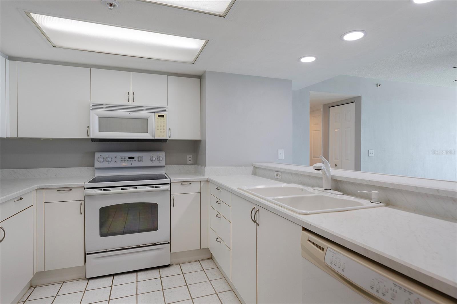 OCEANS 06 CONDO - Residential