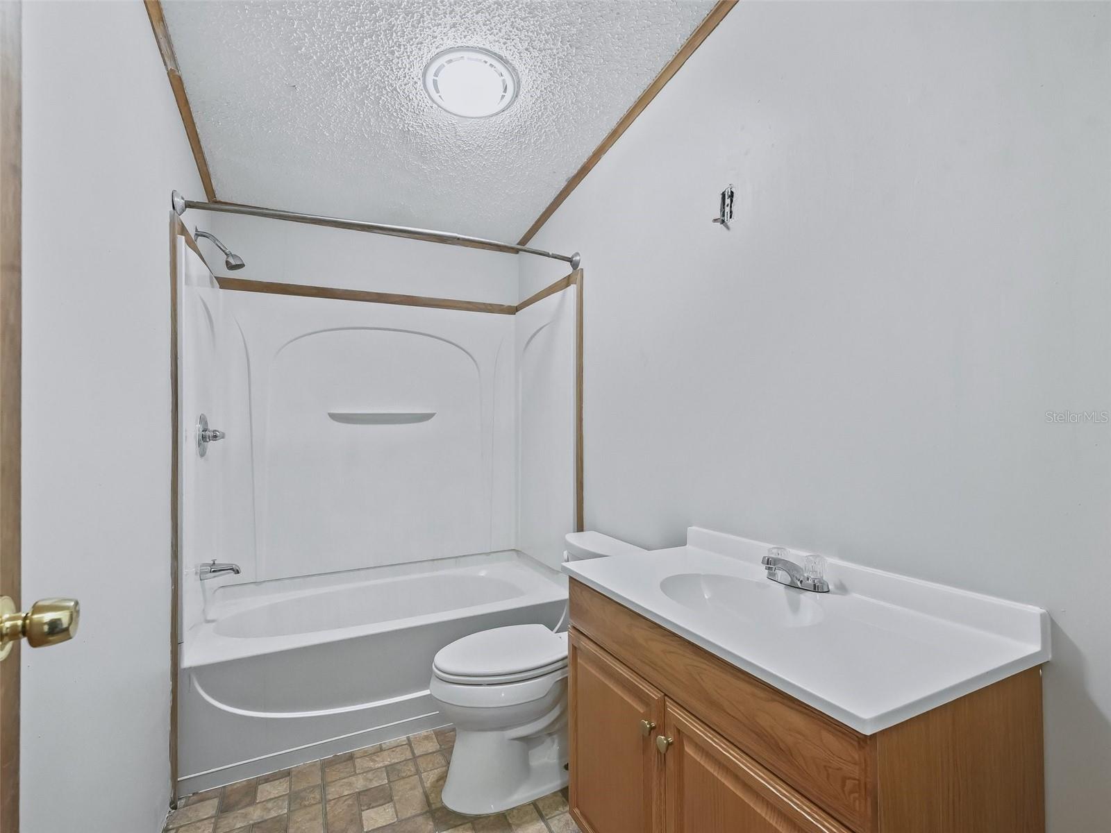 COUNTRYSIDE LAKES - Residential