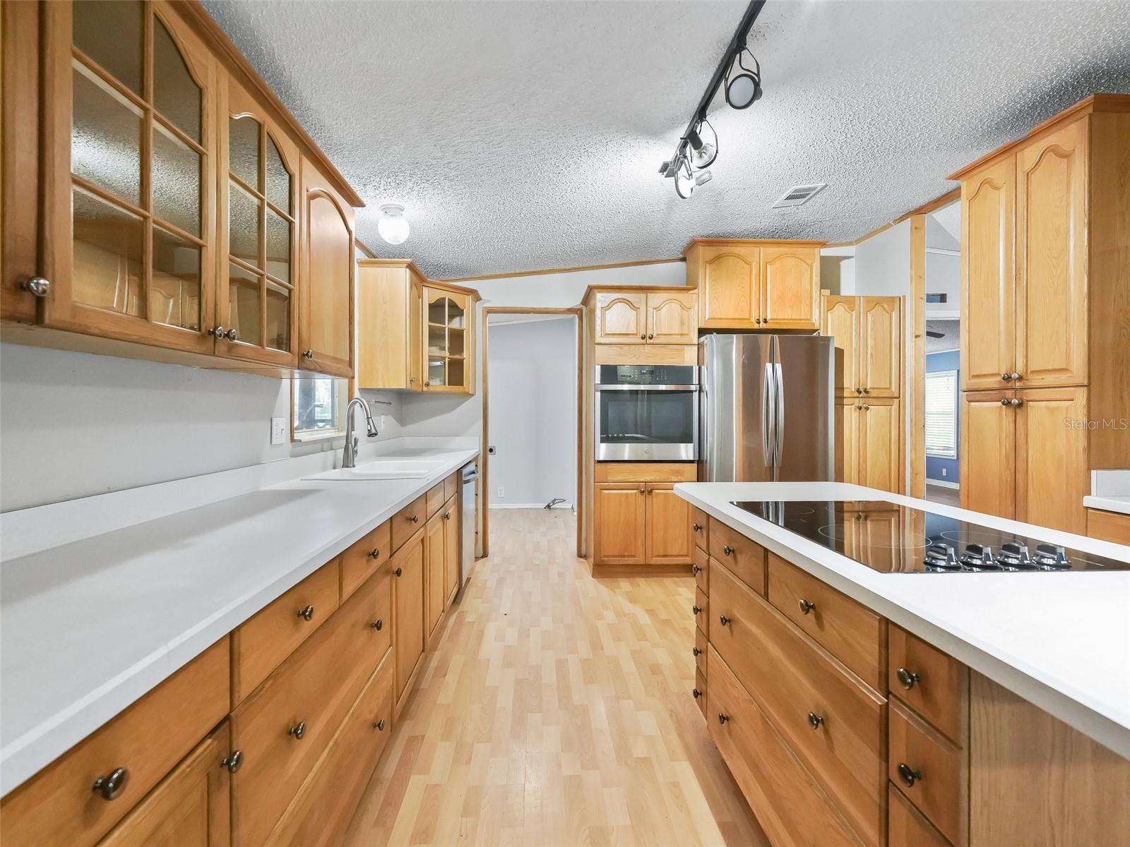 COUNTRYSIDE LAKES - Residential