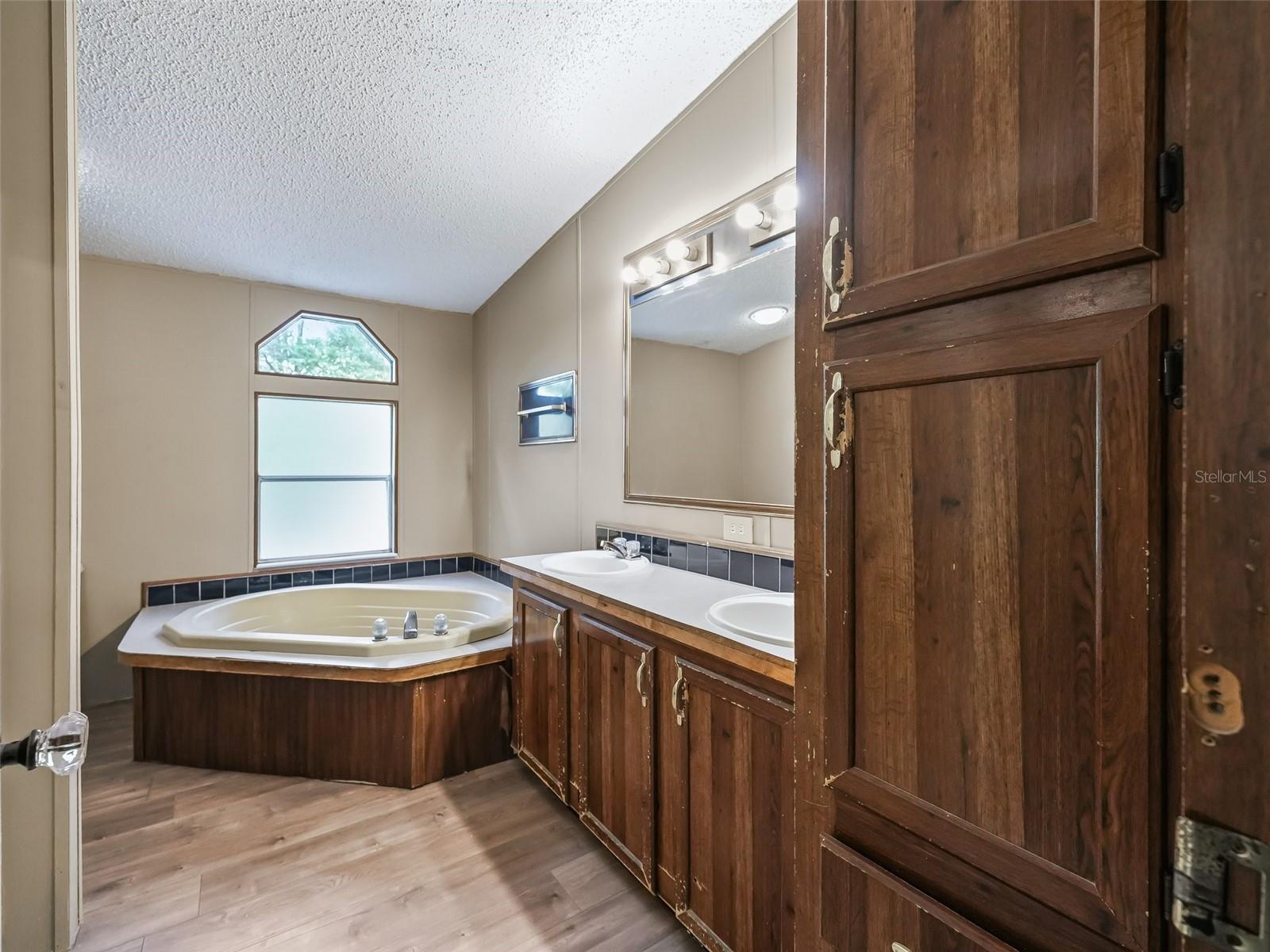 COUNTRYSIDE LAKES - Residential