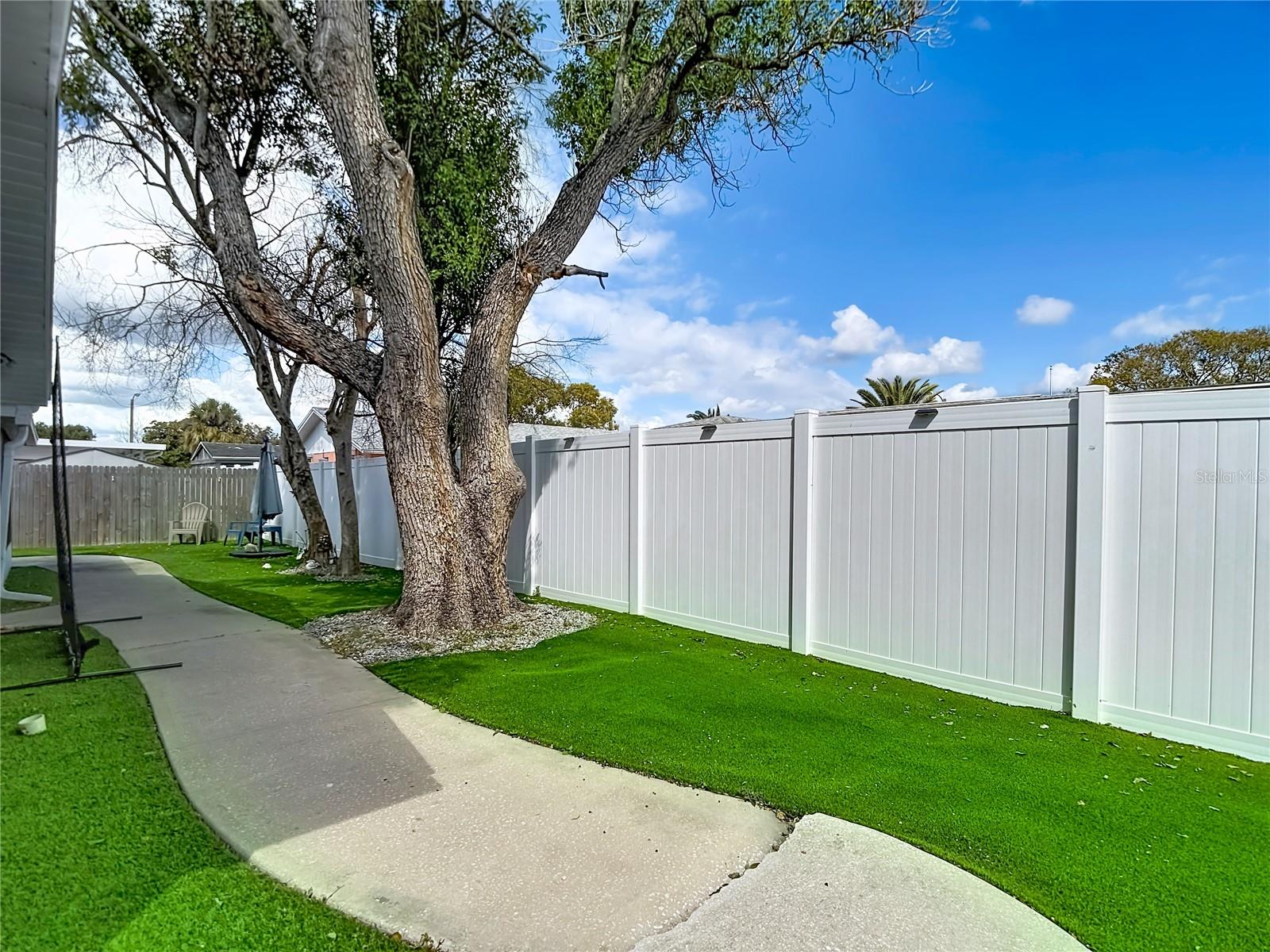 EMBASSY HILLS - Residential