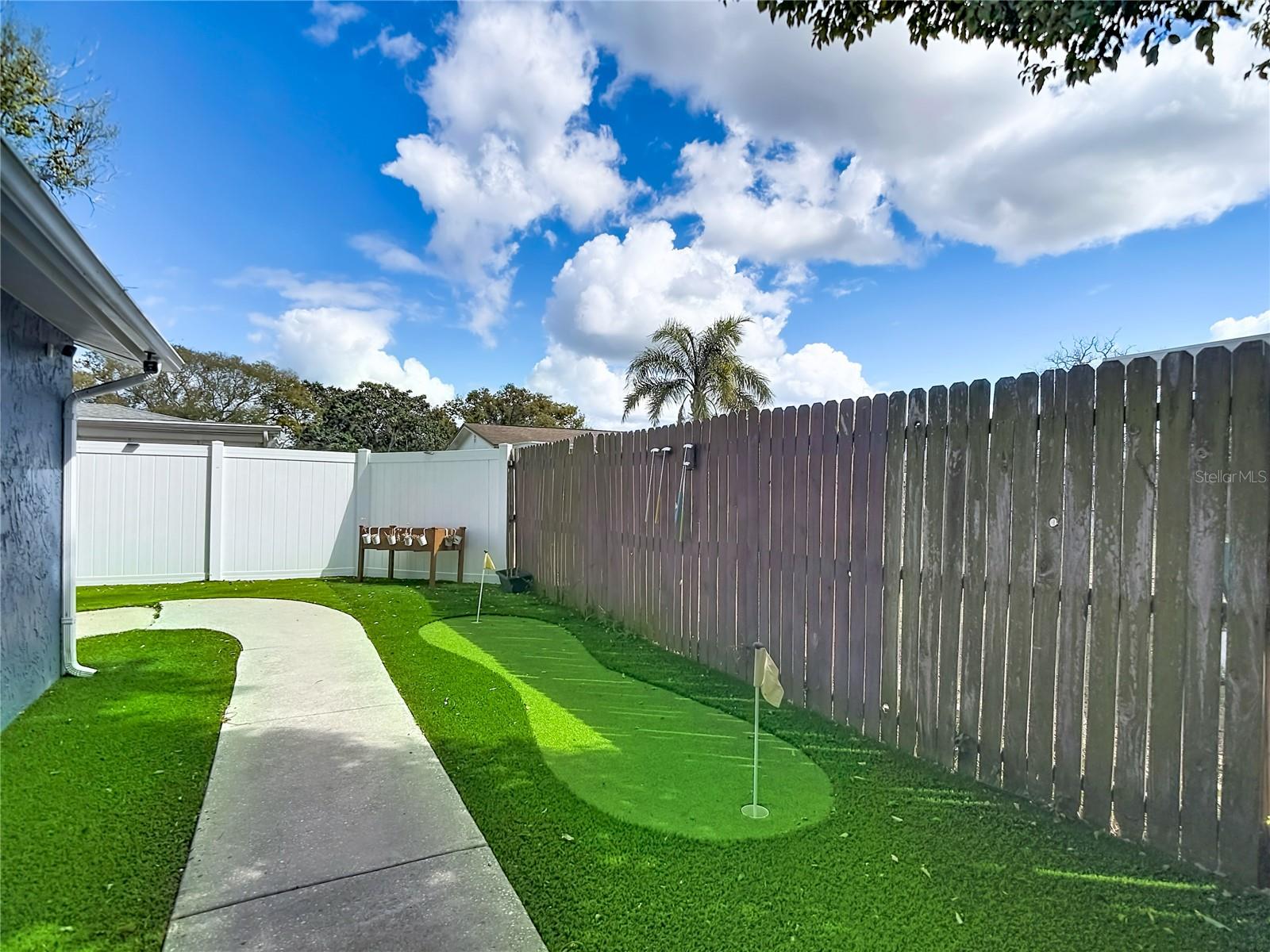 EMBASSY HILLS - Residential