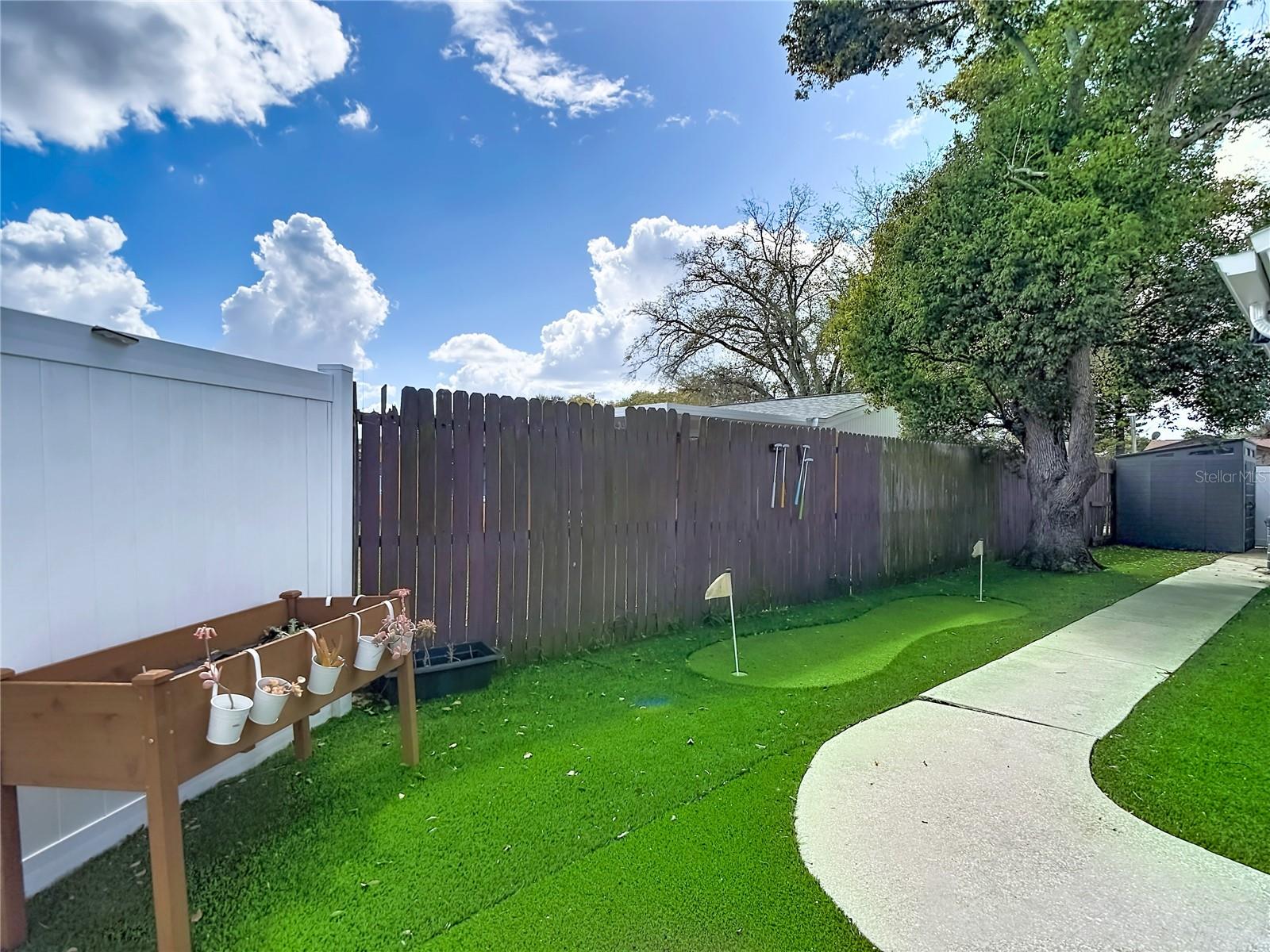 EMBASSY HILLS - Residential