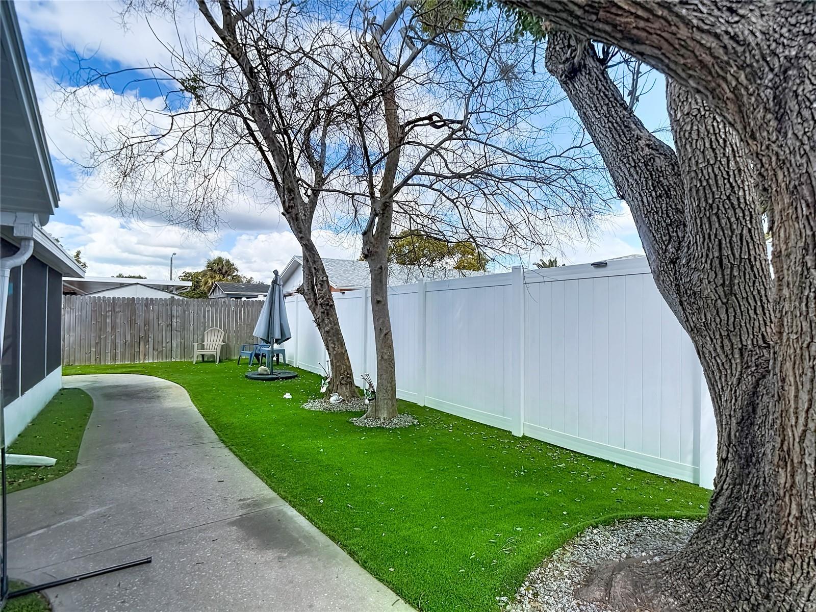 EMBASSY HILLS - Residential