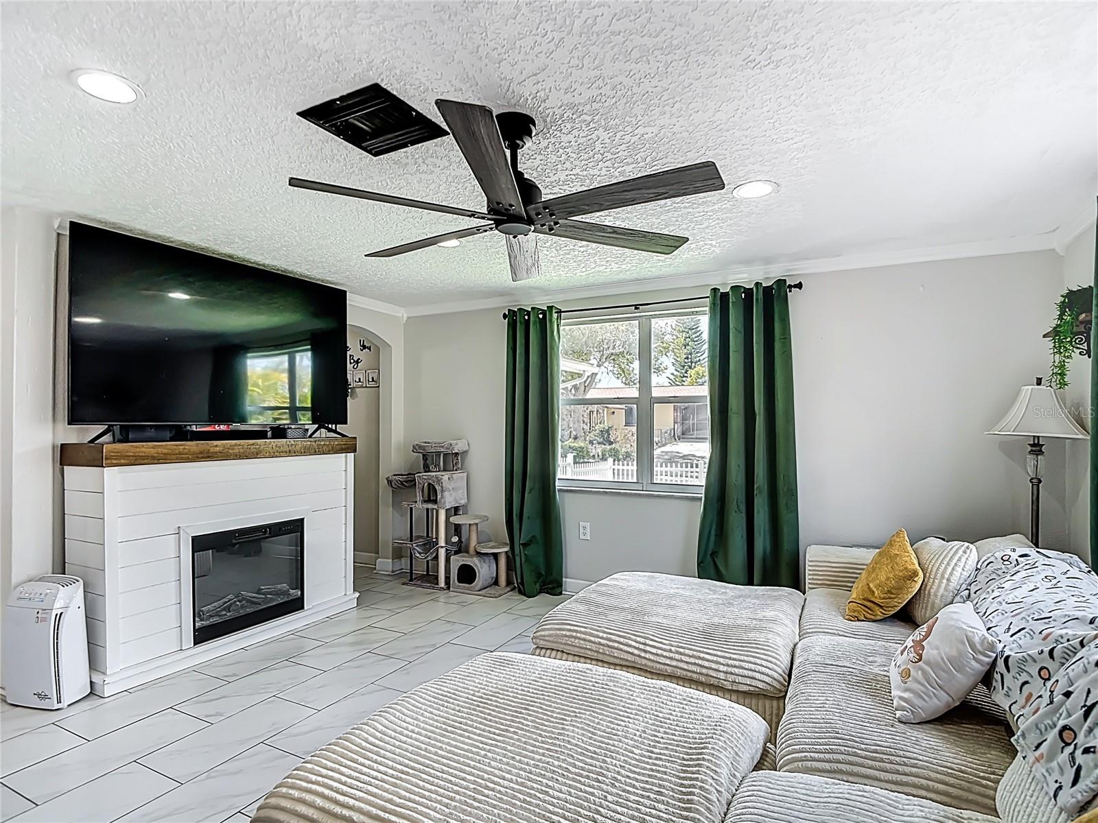 EMBASSY HILLS - Residential