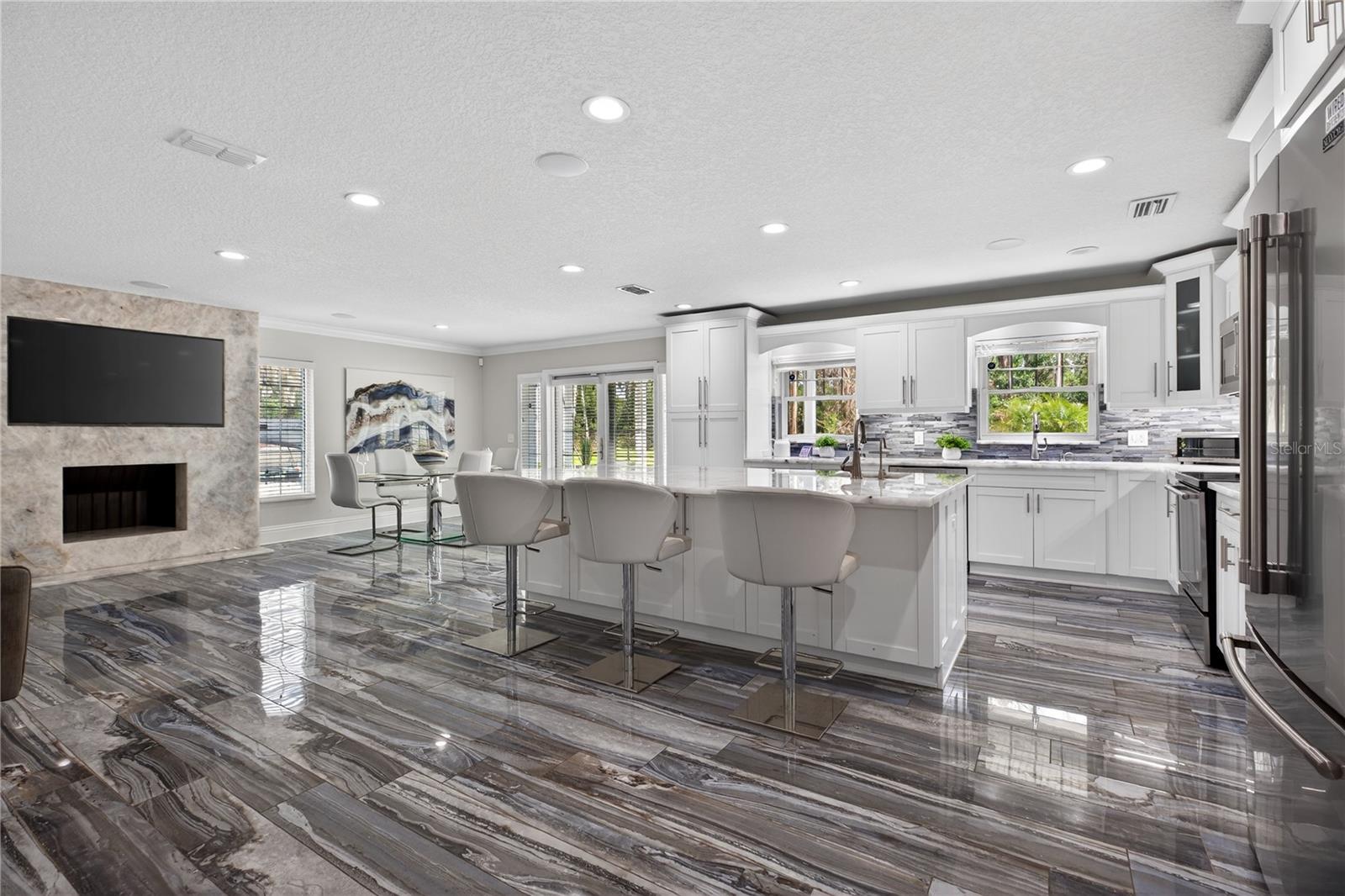 CRENSHAW LAKES - Residential