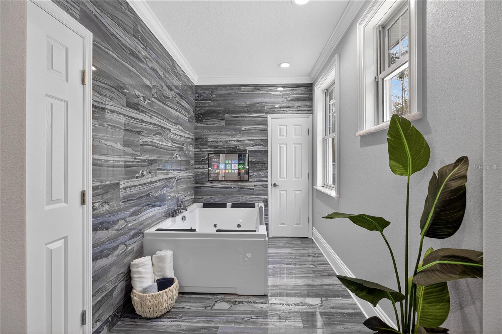 CRENSHAW LAKES - Residential