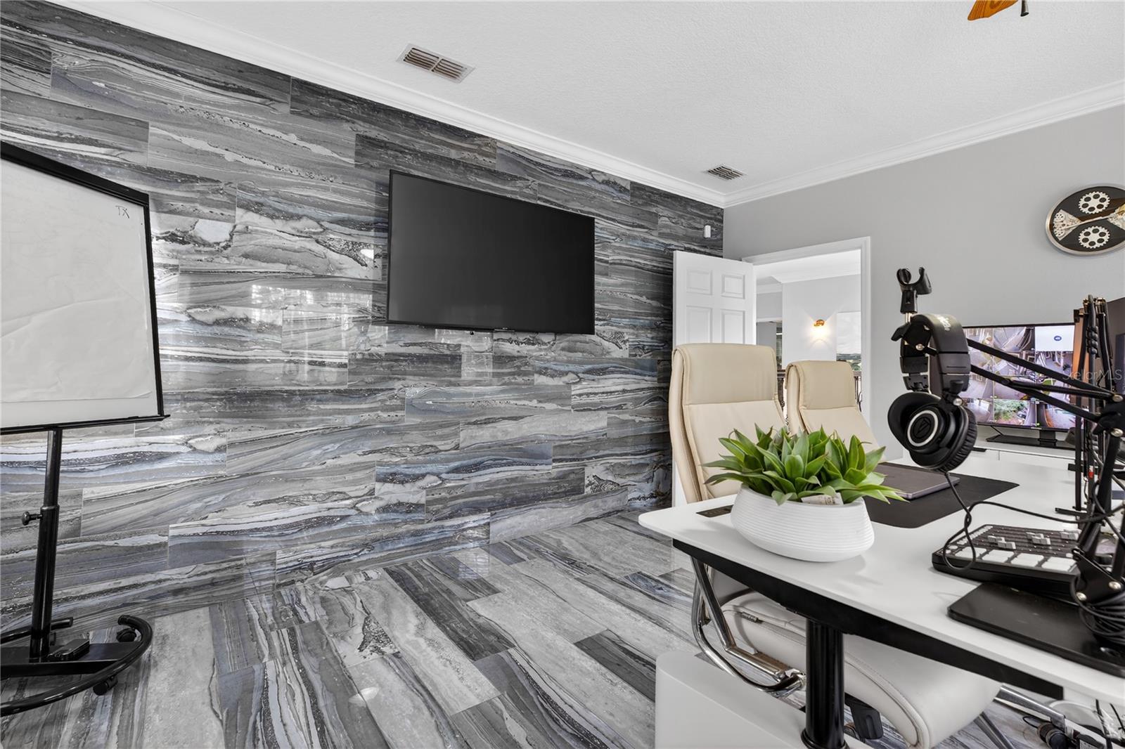 CRENSHAW LAKES - Residential