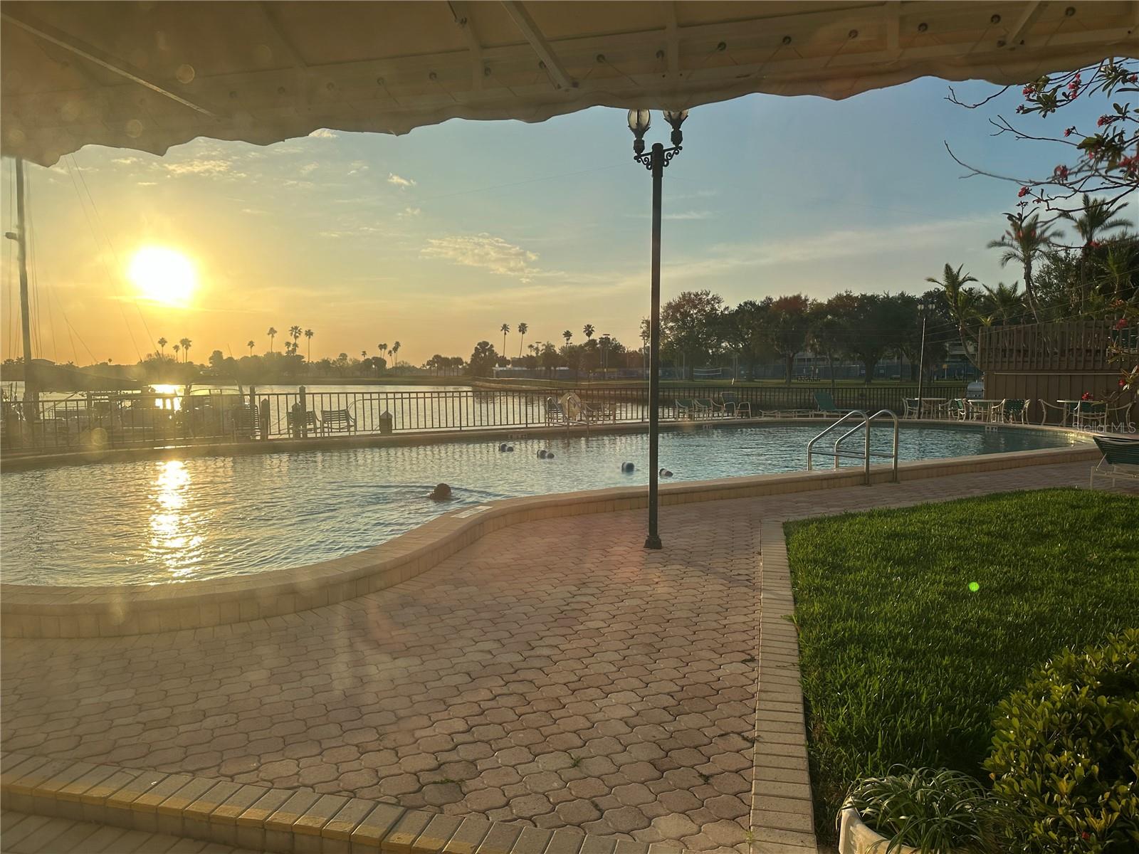 PARADISE ISLAND TOWERS CONDO - Residential