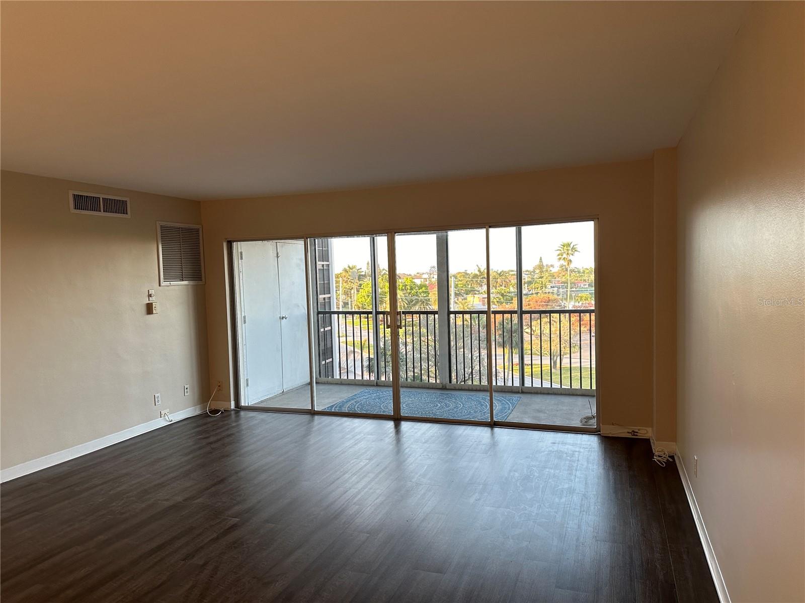 PARADISE ISLAND TOWERS CONDO - Residential