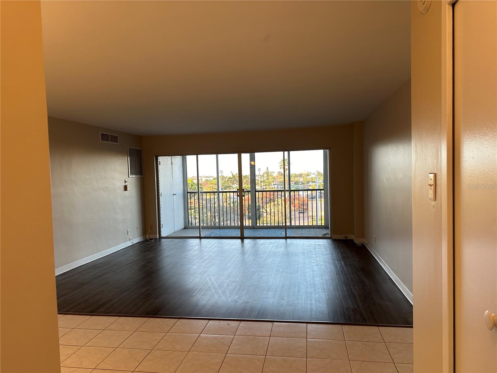 PARADISE ISLAND TOWERS CONDO - Residential