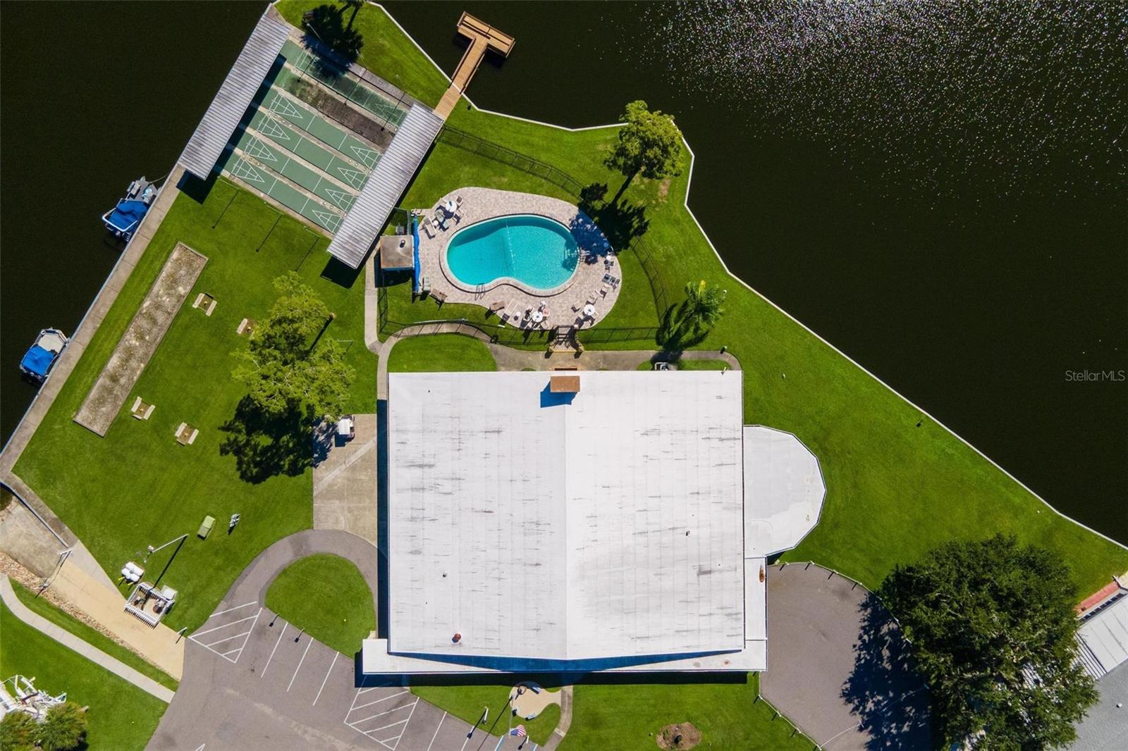 COUNTRY CLUB MANOR - Residential