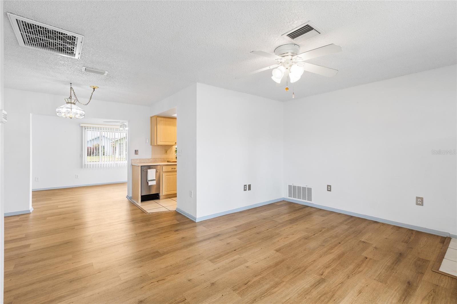 LAKES UNIT I THE - Residential