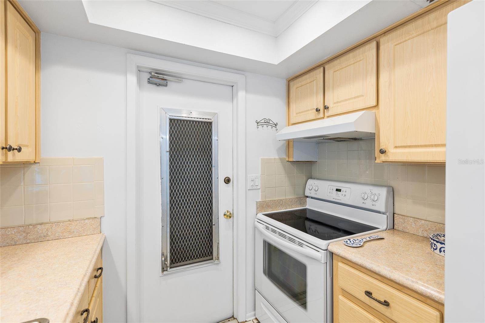 LAKES UNIT I THE - Residential