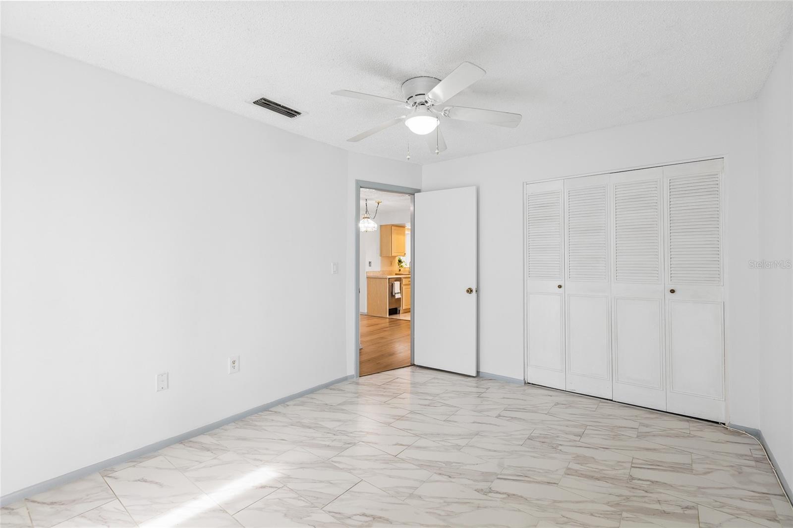 LAKES UNIT I THE - Residential