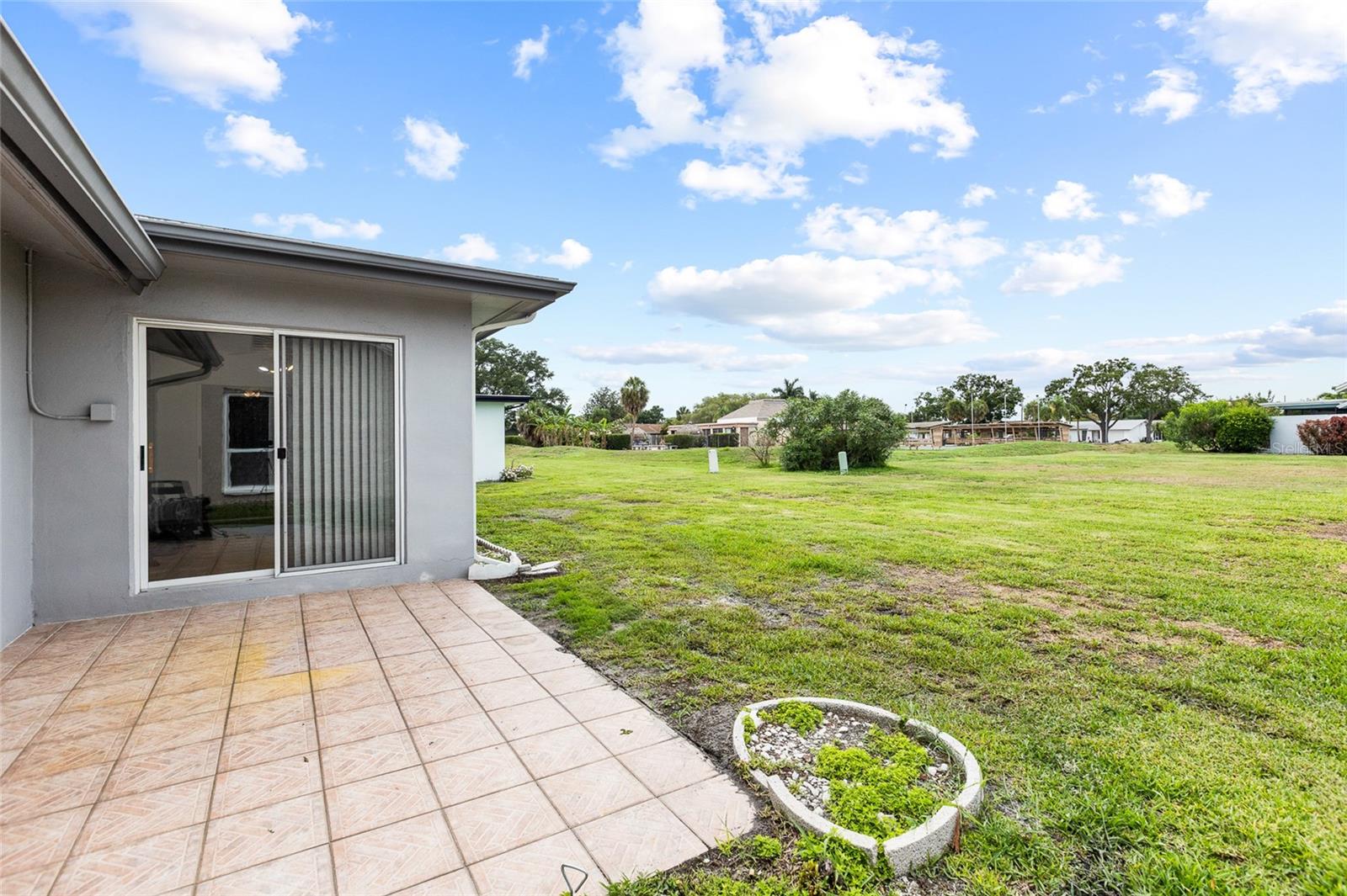 LAKES UNIT I THE - Residential