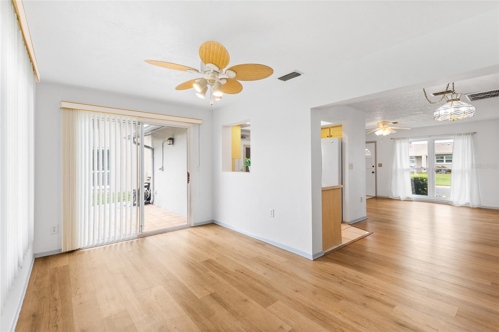 LAKES UNIT I THE - Residential