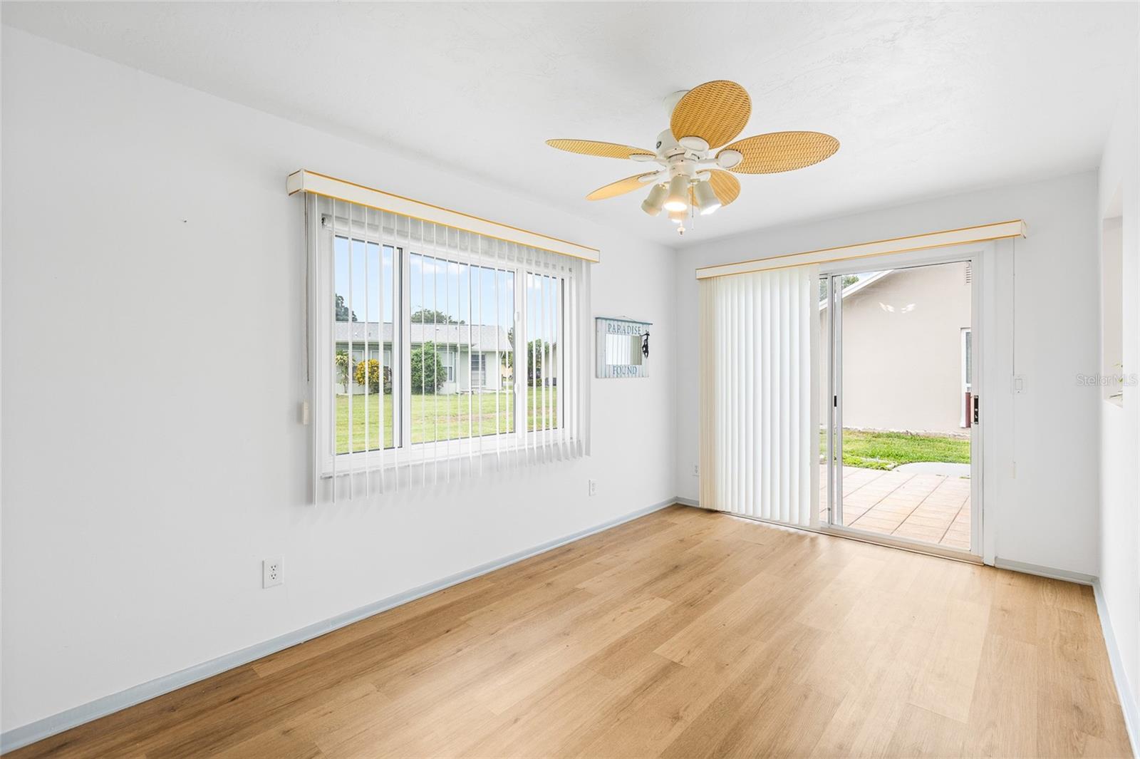 LAKES UNIT I THE - Residential