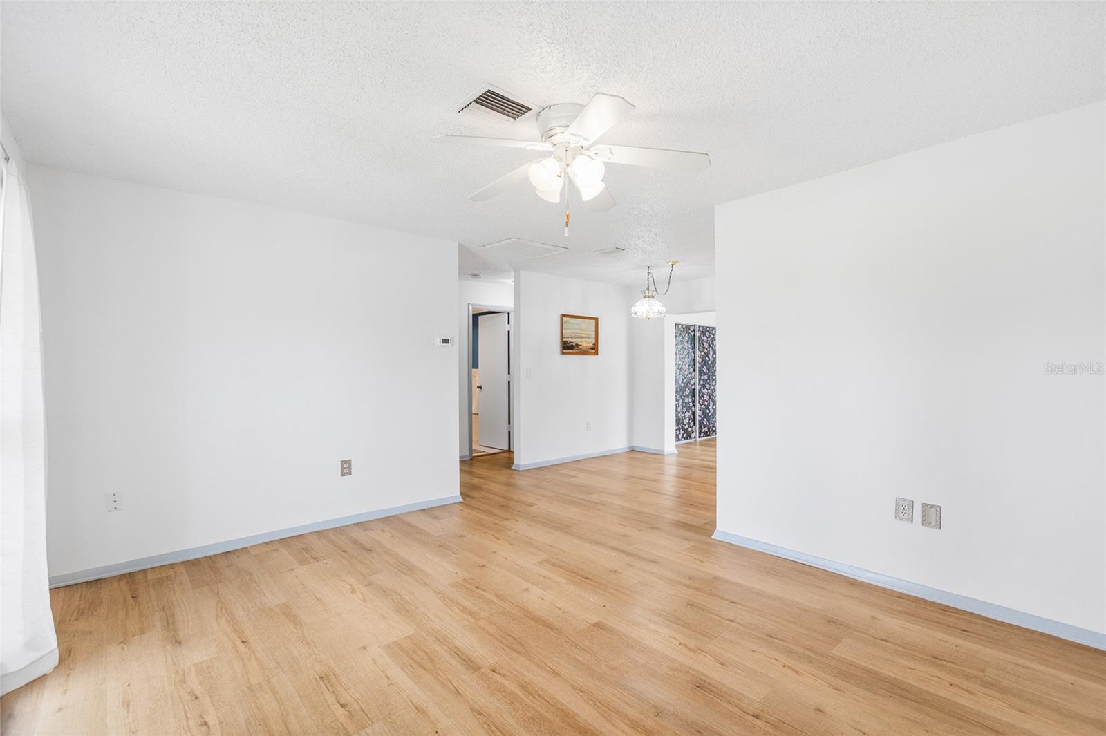 LAKES UNIT I THE - Residential