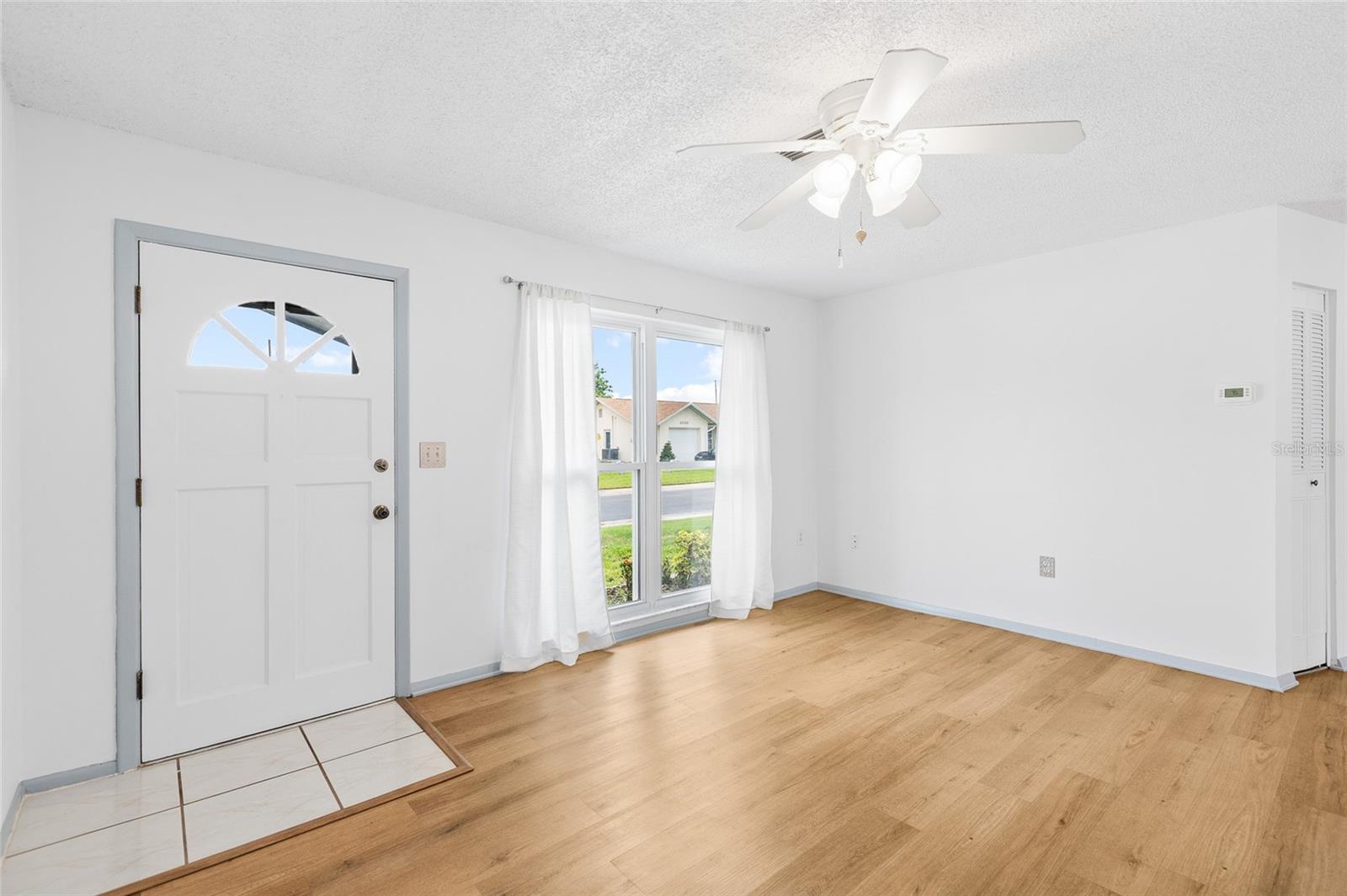 LAKES UNIT I THE - Residential